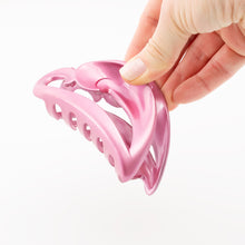 Load image into Gallery viewer, French Pearlized Color Wave Hair Claw