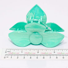 Load image into Gallery viewer, Green Pastel Colored 3 Petal Flower Clamp