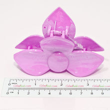 Load image into Gallery viewer, Pastel Colored 3 Petal Flower Clamp